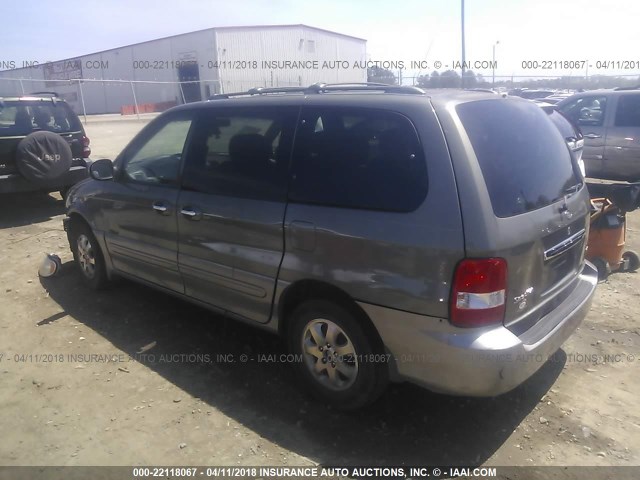 KNDUP132456748853 - 2005 KIA SEDONA EX/LX GRAY photo 3