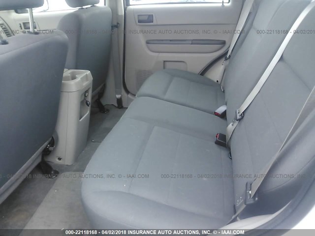 1FMCU02759KD10024 - 2009 FORD ESCAPE XLS WHITE photo 8