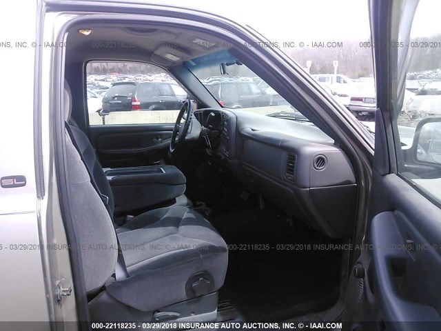 1GTEC14W21Z216561 - 2001 GMC NEW SIERRA C1500 GRAY photo 5