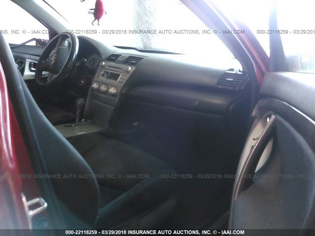 4T1BF3EK1BU189218 - 2011 TOYOTA CAMRY SE/LE/XLE RED photo 5