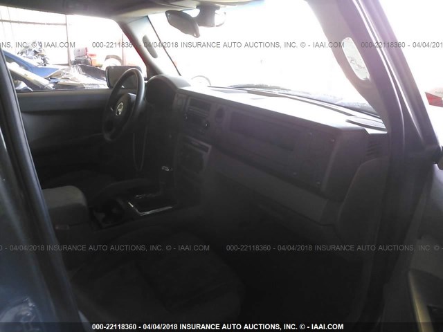 1J8HG48K66C271656 - 2006 JEEP COMMANDER BLACK photo 5