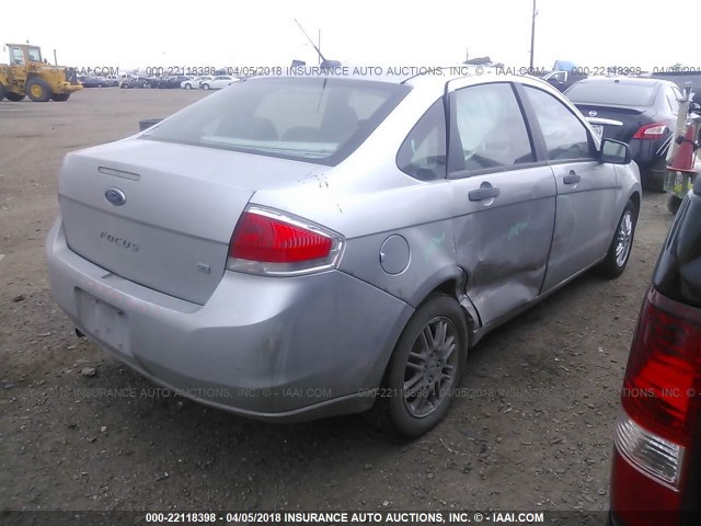 1FAHP3FN5AW221360 - 2010 FORD FOCUS SE SILVER photo 4