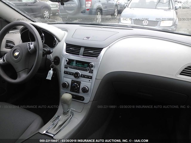 1G1ZB5E03CF112776 - 2012 CHEVROLET MALIBU LS 银色 照片 5