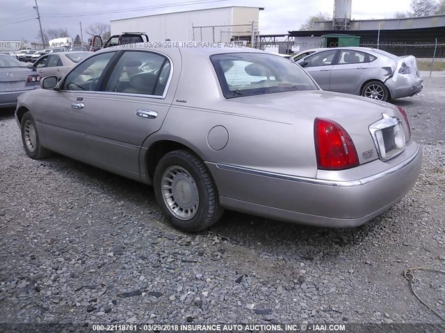 1LNHM81W41Y737919 - 2001 LINCOLN TOWN CAR EXECUTIVE GOLD photo 3