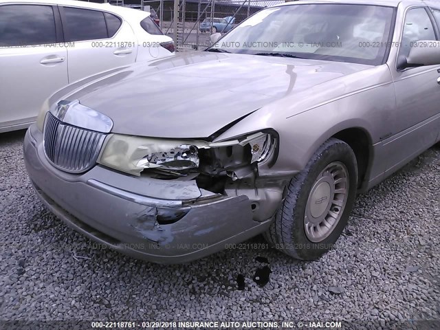 1LNHM81W41Y737919 - 2001 LINCOLN TOWN CAR EXECUTIVE GOLD photo 6