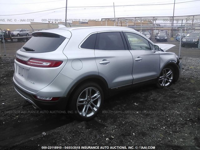 5LMCJ2A99FUJ05150 - 2015 LINCOLN MKC 银色 照片 4