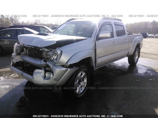 3TMMU52N06M002543 - 2006 TOYOTA TACOMA DOUBLE CAB LONG BED SILVER photo 2