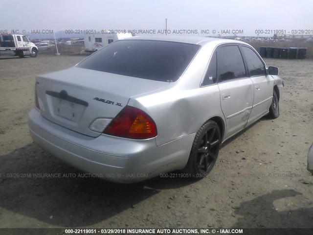 4T1BF28B8YU042280 - 2000 TOYOTA AVALON XL/XLS SILVER photo 4