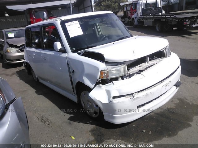 JTLKT334350204058 - 2005 TOYOTA SCION XB WHITE photo 1