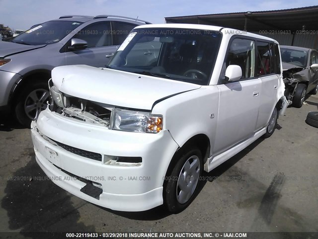 JTLKT334350204058 - 2005 TOYOTA SCION XB WHITE photo 2