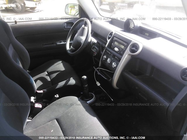 JTLKT334350204058 - 2005 TOYOTA SCION XB WHITE photo 5