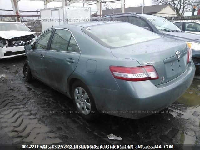 4T1BF3EK9AU558048 - 2010 TOYOTA CAMRY SE/LE/XLE Light Blue photo 3