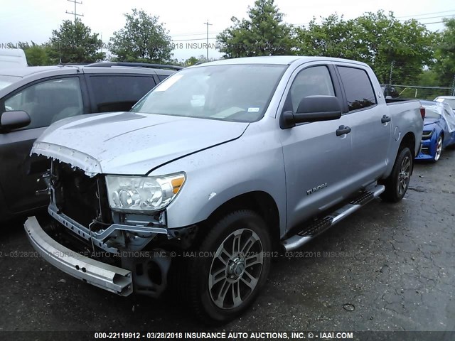 5TFEM5F16CX049433 - 2012 TOYOTA TUNDRA CREWMAX SR5 GRAY photo 2