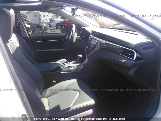 4T1B61HK6JU042004 - 2018 TOYOTA CAMRY XSE WHITE photo 5