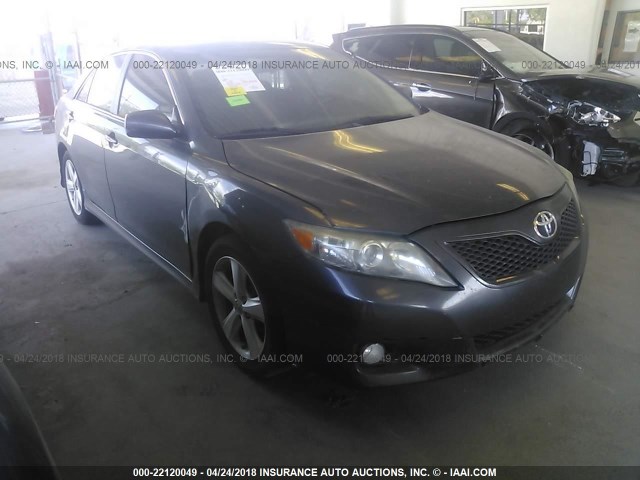 4T1BF3EKXBU183126 - 2011 TOYOTA CAMRY SE/LE/XLE GRAY photo 1