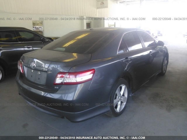 4T1BF3EKXBU183126 - 2011 TOYOTA CAMRY SE/LE/XLE GRAY photo 4