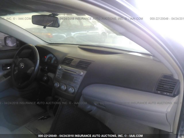 4T1BF3EKXBU183126 - 2011 TOYOTA CAMRY SE/LE/XLE GRAY photo 5