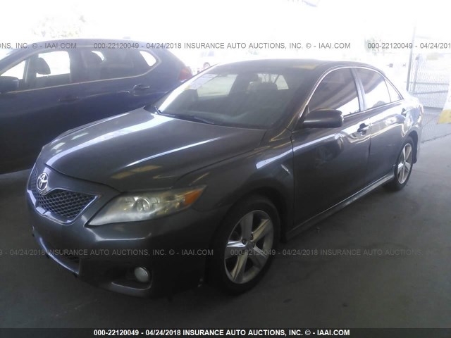 4T1BF3EKXBU183126 - 2011 TOYOTA CAMRY SE/LE/XLE GRAY photo 6