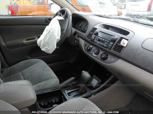 4T1BF32K54U571498 - 2004 TOYOTA CAMRY LE/XLE/SE თაფლისფერი ფოტო 5