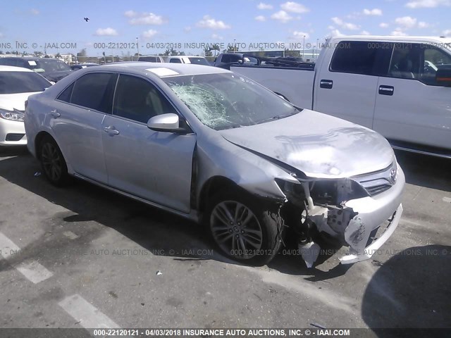 4T1BF1FK1DU256485 - 2013 TOYOTA CAMRY L/SE/LE/XLE 银色 照片 1