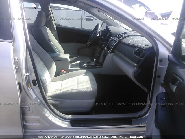 4T1BF1FK1DU256485 - 2013 TOYOTA CAMRY L/SE/LE/XLE SILVER photo 5