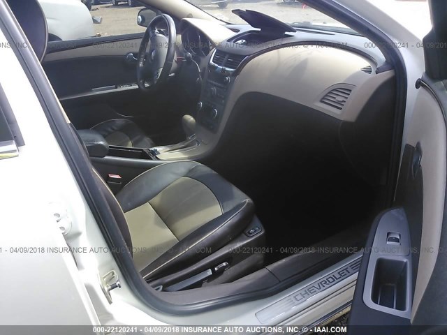 1G1ZE5E71AF252066 - 2010 CHEVROLET MALIBU LTZ WHITE photo 5