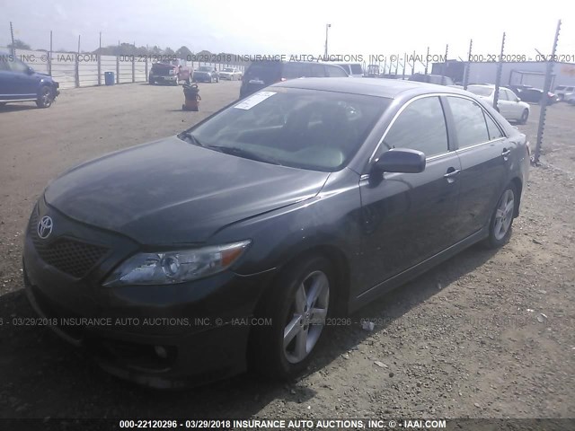 4T1BF3EK5BU218381 - 2011 TOYOTA CAMRY SE/LE/XLE GRAY photo 2