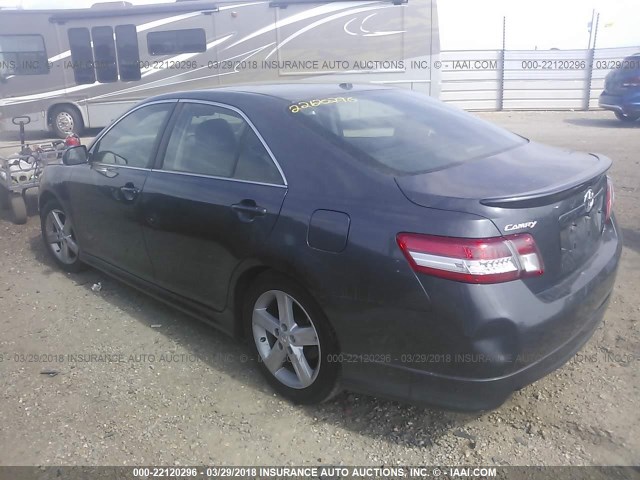 4T1BF3EK5BU218381 - 2011 TOYOTA CAMRY SE/LE/XLE Серый фото 3