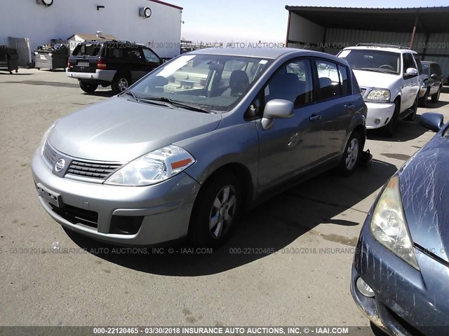 3N1BC13E08L413700 - 2008 NISSAN VERSA S/SL SILVER photo 2