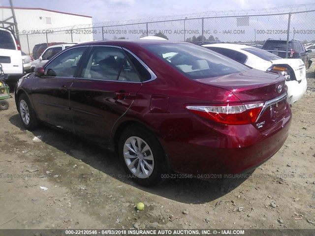 4T1BF1FK1HU626548 - 2017 TOYOTA CAMRY LE/XLE/SE/XSE BURGUNDY photo 3