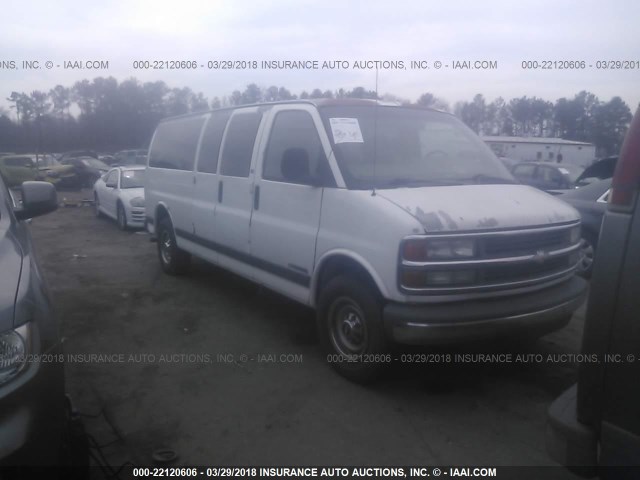 1GAHG39R221191833 - 2002 CHEVROLET EXPRESS G3500  WHITE photo 1