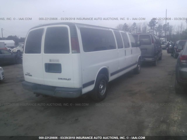 1GAHG39R221191833 - 2002 CHEVROLET EXPRESS G3500  WHITE photo 4