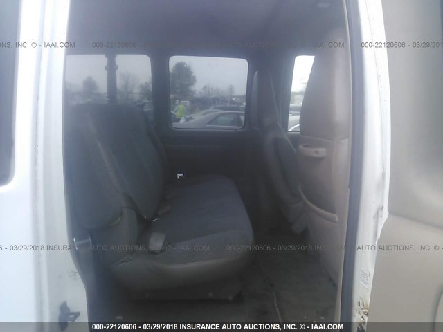 1GAHG39R221191833 - 2002 CHEVROLET EXPRESS G3500  WHITE photo 8