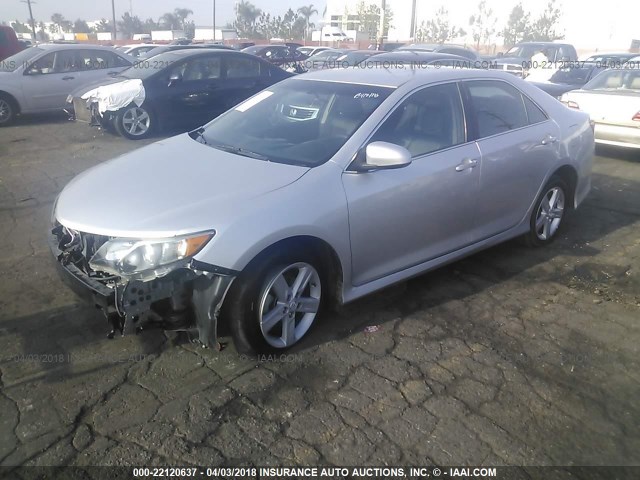 4T1BF1FK2EU326366 - 2014 TOYOTA CAMRY L/SE/LE/XLE Gümüş foto 2