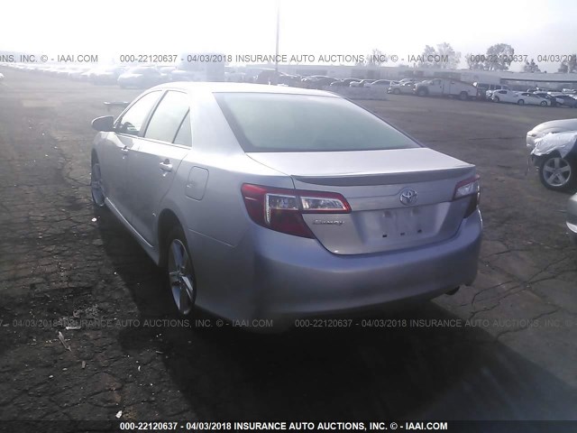 4T1BF1FK2EU326366 - 2014 TOYOTA CAMRY L/SE/LE/XLE Gümüş foto 3