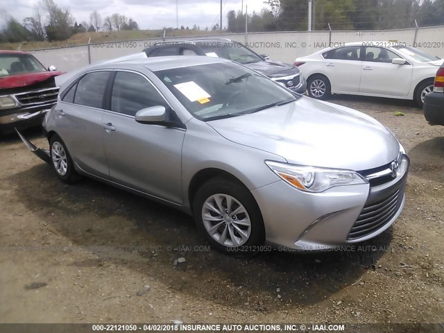 4T1BF1FK1HU619440 - 2017 TOYOTA CAMRY LE/XLE/SE/XSE SILVER photo 1