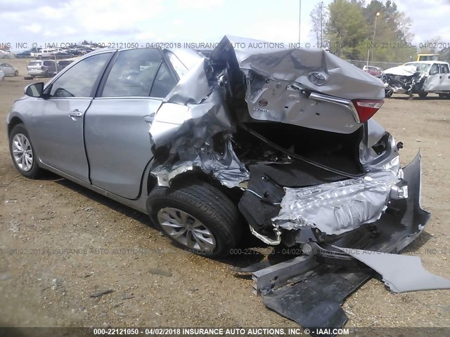 4T1BF1FK1HU619440 - 2017 TOYOTA CAMRY LE/XLE/SE/XSE SILVER photo 3