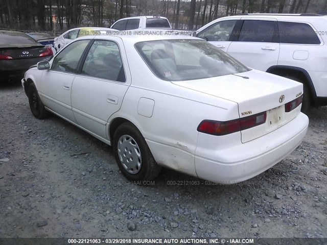4T1BG22K3VU087774 - 1997 TOYOTA CAMRY CE/LE/XLE WHITE photo 3