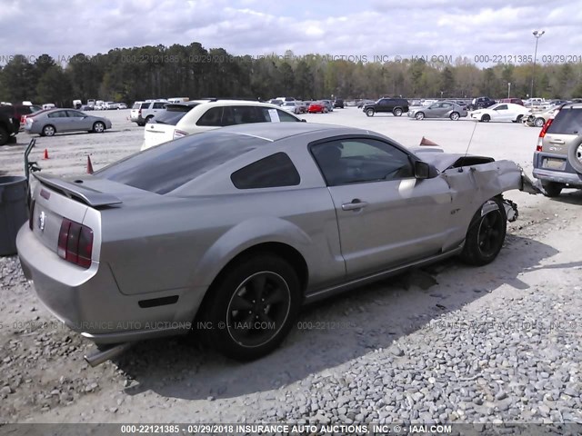 1ZVHT82H185132756 - 2008 FORD MUSTANG GT GRAY photo 4