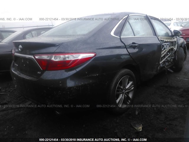 4T1BF1FKXHU643493 - 2017 TOYOTA CAMRY LE/XLE/SE/XSE BLUE photo 4