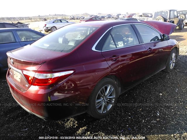 4T1BF1FKXHU703739 - 2017 TOYOTA CAMRY LE/XLE/SE/XSE მუქწითელი ფოტო 4