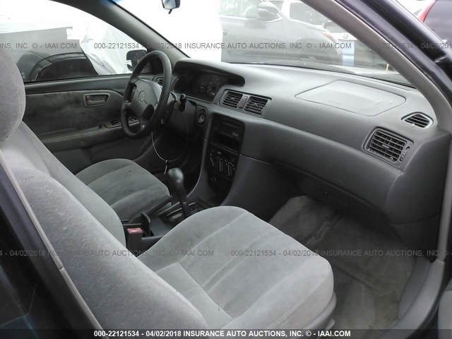 JT2BG22K7W0247502 - 1998 TOYOTA CAMRY CE/LE/XLE Dark Blue photo 5