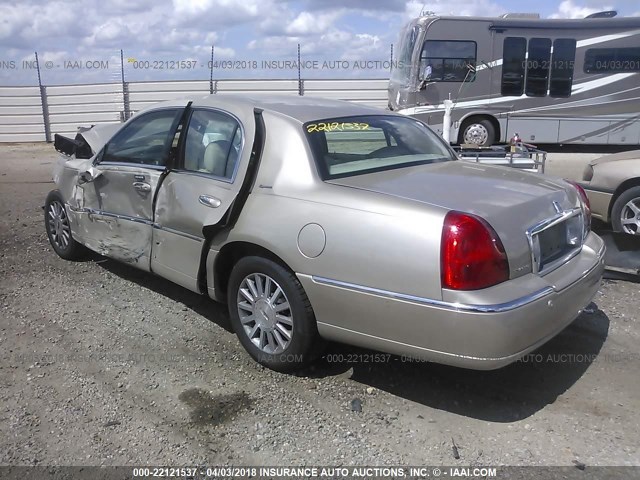 1LNHM81W84Y662128 - 2004 LINCOLN TOWN CAR EXECUTIVE/SIGNATURE GOLD photo 3
