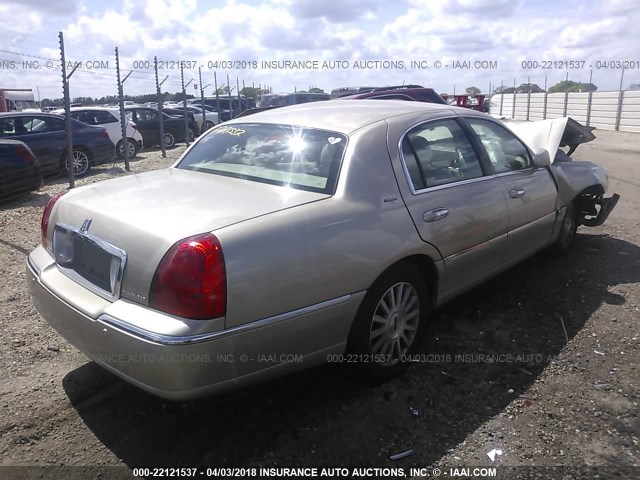 1LNHM81W84Y662128 - 2004 LINCOLN TOWN CAR EXECUTIVE/SIGNATURE GOLD photo 4