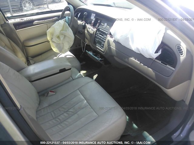 1LNHM81W84Y662128 - 2004 LINCOLN TOWN CAR EXECUTIVE/SIGNATURE GOLD photo 5