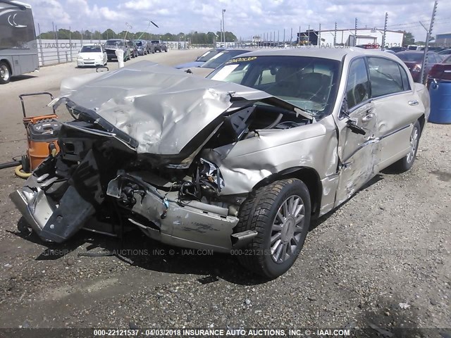 1LNHM81W84Y662128 - 2004 LINCOLN TOWN CAR EXECUTIVE/SIGNATURE GOLD photo 6