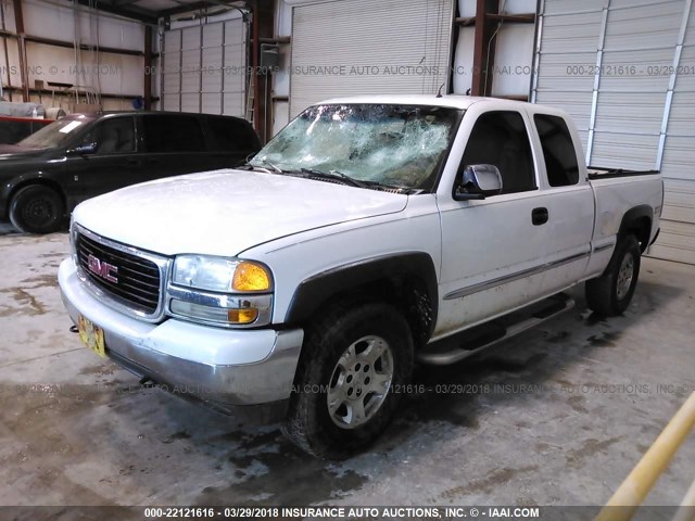 2GTEK19T121136664 - 2002 GMC NEW SIERRA K1500 WHITE photo 2