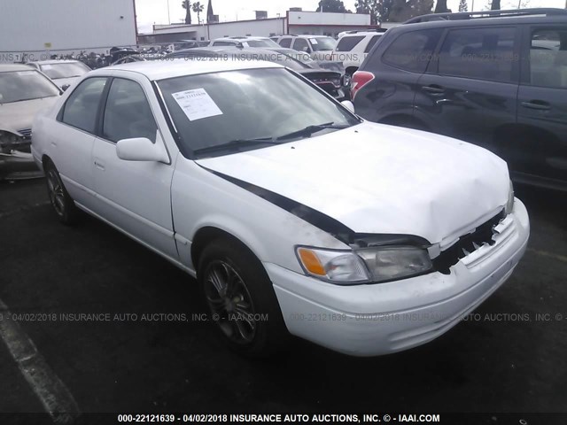 JT2BG22KXV0046854 - 1997 TOYOTA CAMRY LE/XLE WHITE photo 1