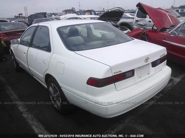 JT2BG22KXV0046854 - 1997 TOYOTA CAMRY LE/XLE WHITE photo 3