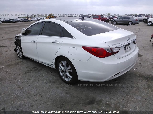 5NPEC4AC6DH643622 - 2013 HYUNDAI SONATA SE/LIMITED WHITE photo 3